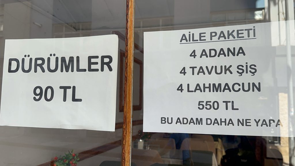 AW253988 02 DAR GELİRLİNİN DOSTU ESNAF: BURADA YEMEKLER 4'TE BİR FİYATINA