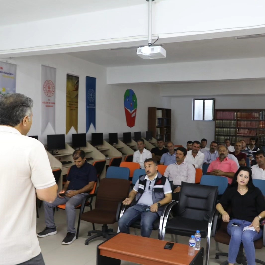 Palu’da üreticilere tarımda yeni dönem bilgilendirmesi yapıldı