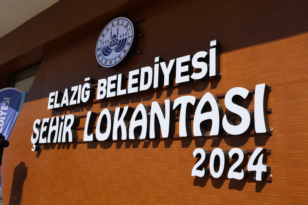AW322168 10 min Elazığ'da 4 çeşit yemeğin 50 lira olduğu Şehir Lokantası açıldı