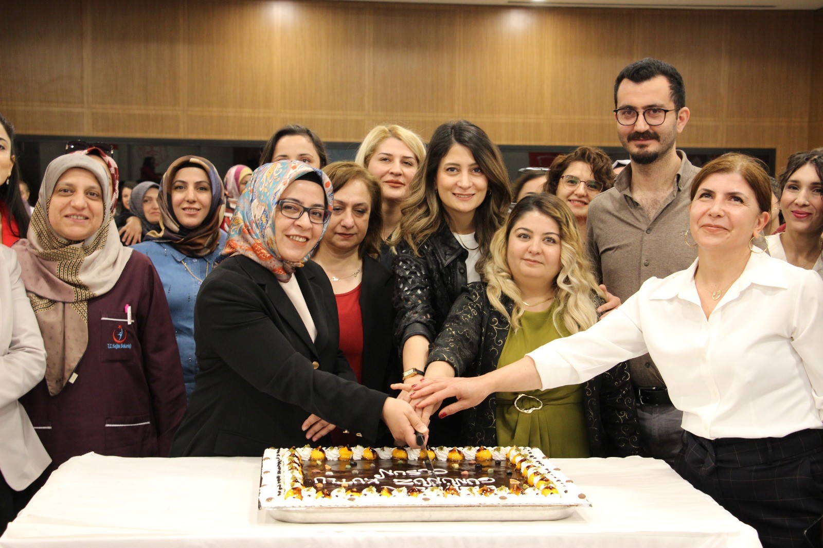 Elazığ’da ‘Ebeler Günü’ kutlandı