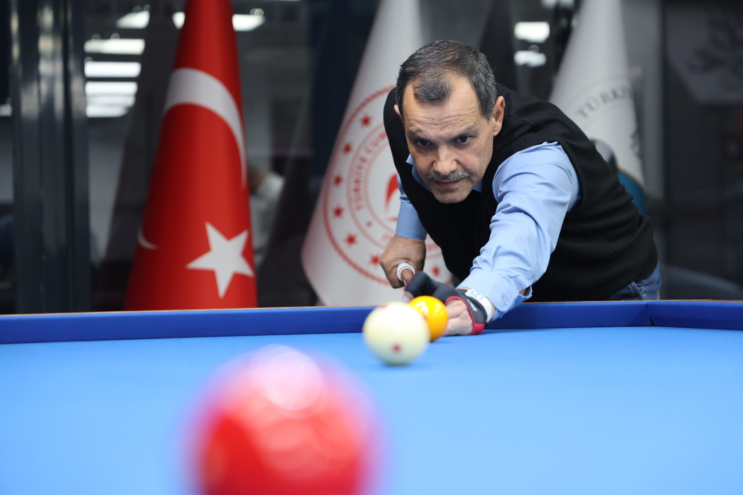 60 yaşında Türkiye Bilardo Şampiyonu mesleğiyle dikkat çekiyor