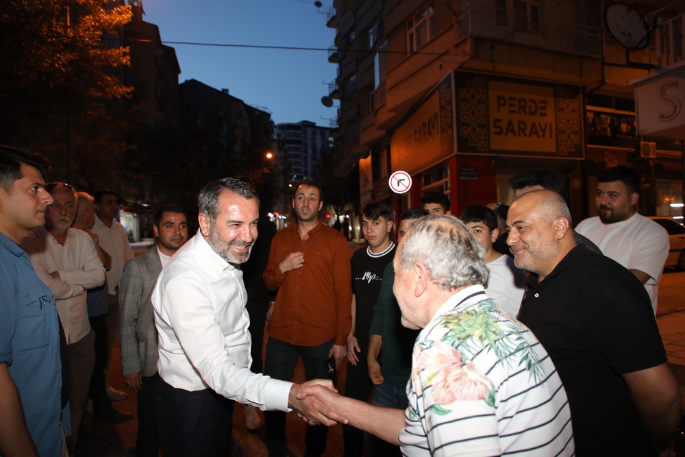 Elazığ Belediyesinden hummalı asfalt mesaisi: 50 araç, 40 personel gece gündüz sahada