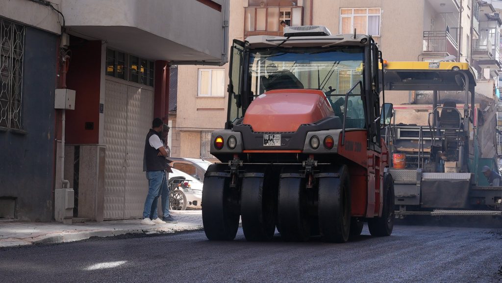 GrIz8paWsAAcvy4 Elazığ'da yollar yenileniyor