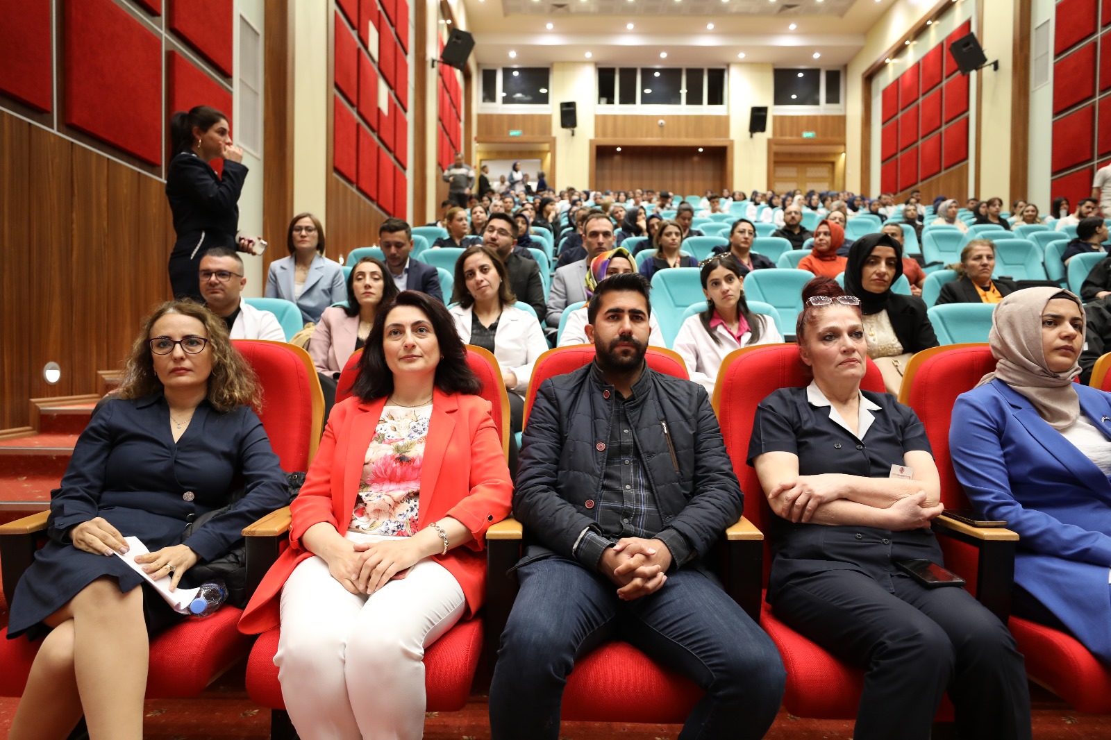 Elazığ’da hemşireler ve ebeler günü kutlandı