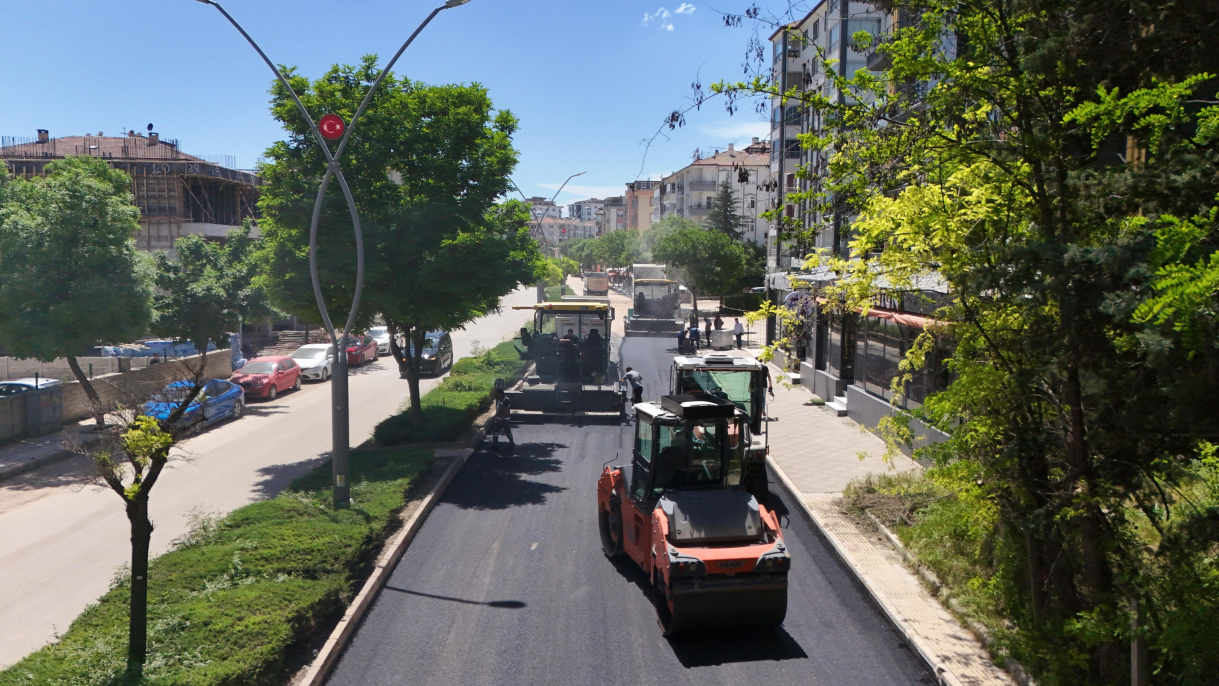 Elazığ’da asfalt yenileme çalışmaları devam ediyor