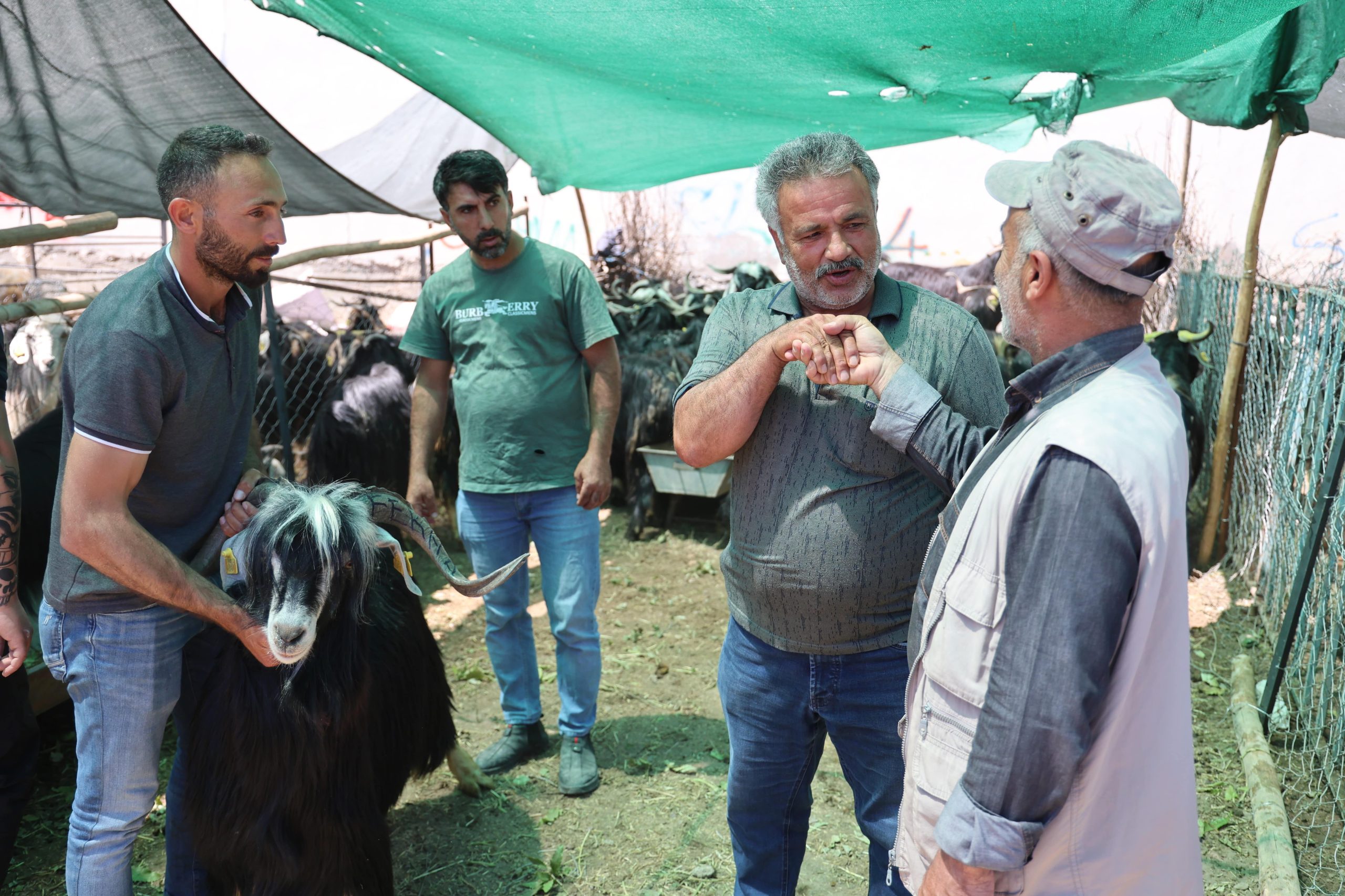 Elazığ’da ‘kol kıran’ pazarlıklar sürüyor