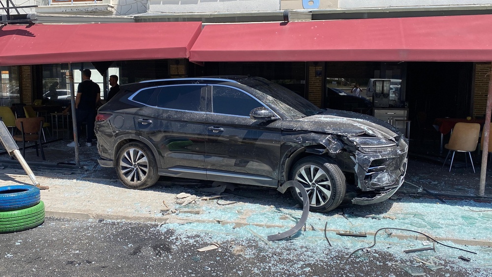 Elazığ’da otomobiller çarpıştı, faciadan dönüldü