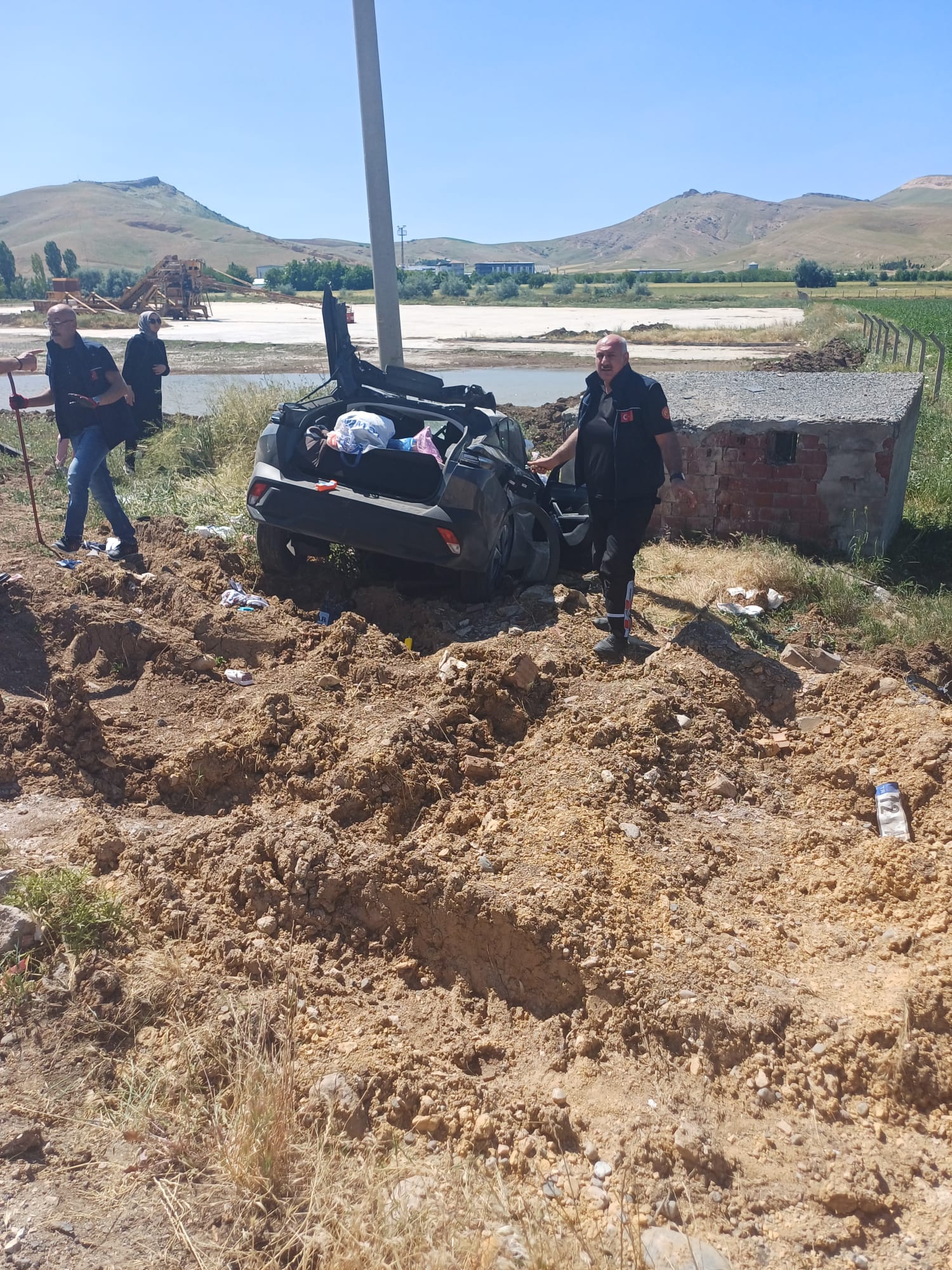 Elazığ’da otomobil şarampole uçtu: 4 yaralı